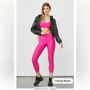 NWT Alo Yoga - Airlift High-Waist Conceal-Zip Capri leggings Size L Pink